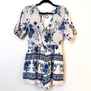 Trixxi Clothing surplice V Neck Tie Waist Floral Border Shorts Romper Blue Small